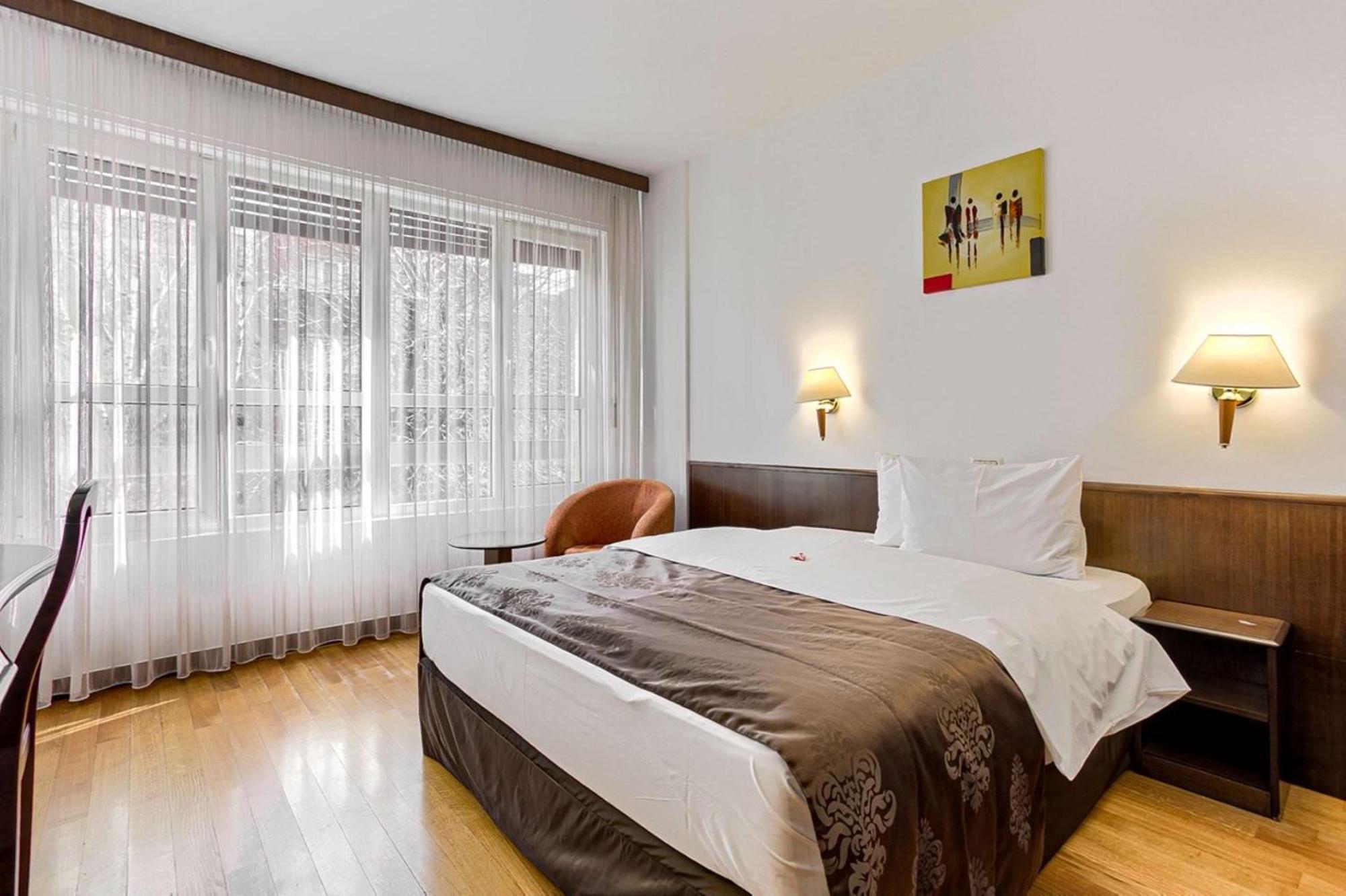 Best Western Central Hotel Arad Bagian luar foto