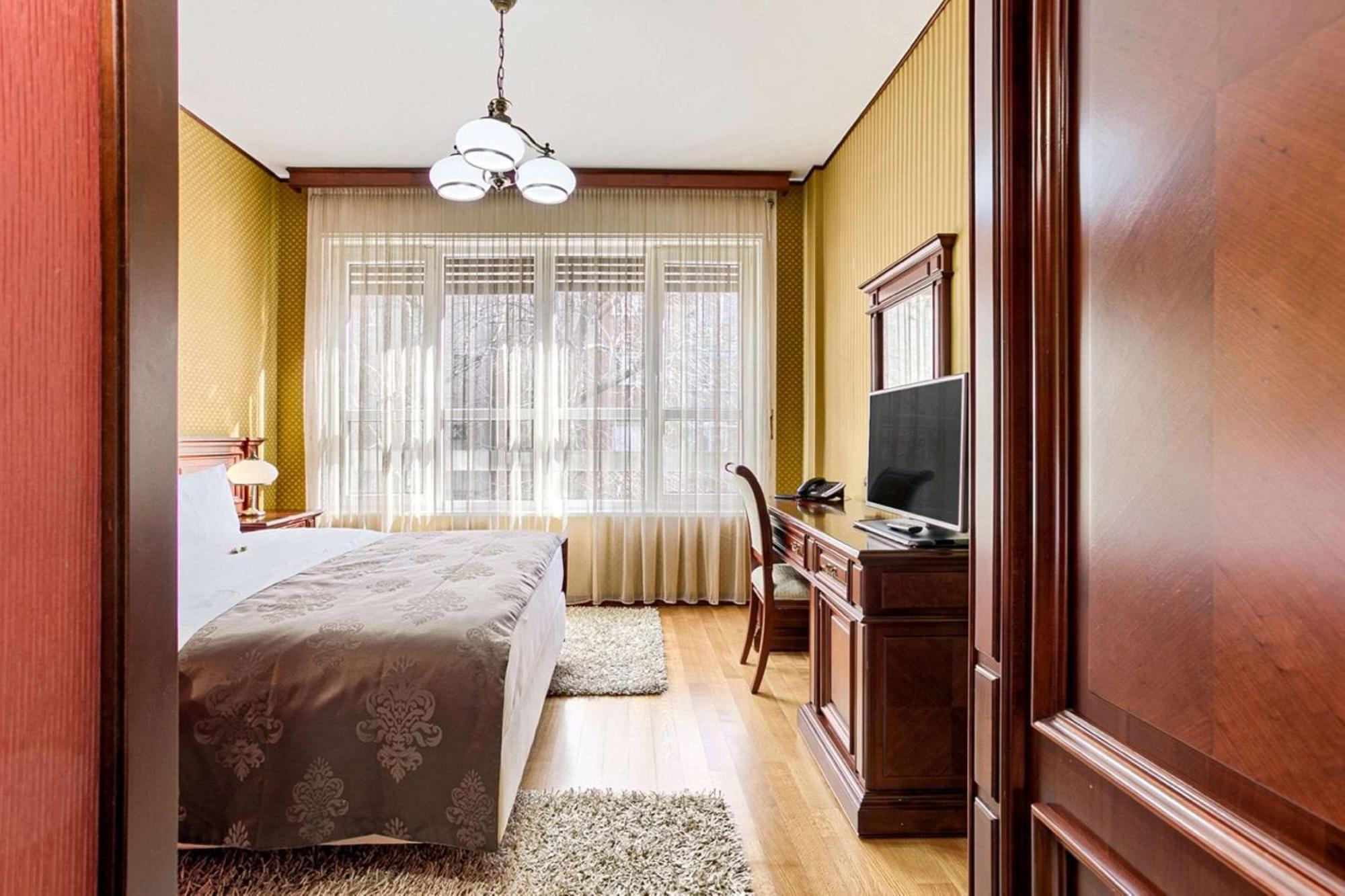 Best Western Central Hotel Arad Bagian luar foto