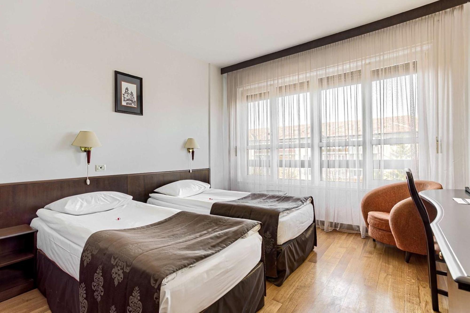 Best Western Central Hotel Arad Bagian luar foto