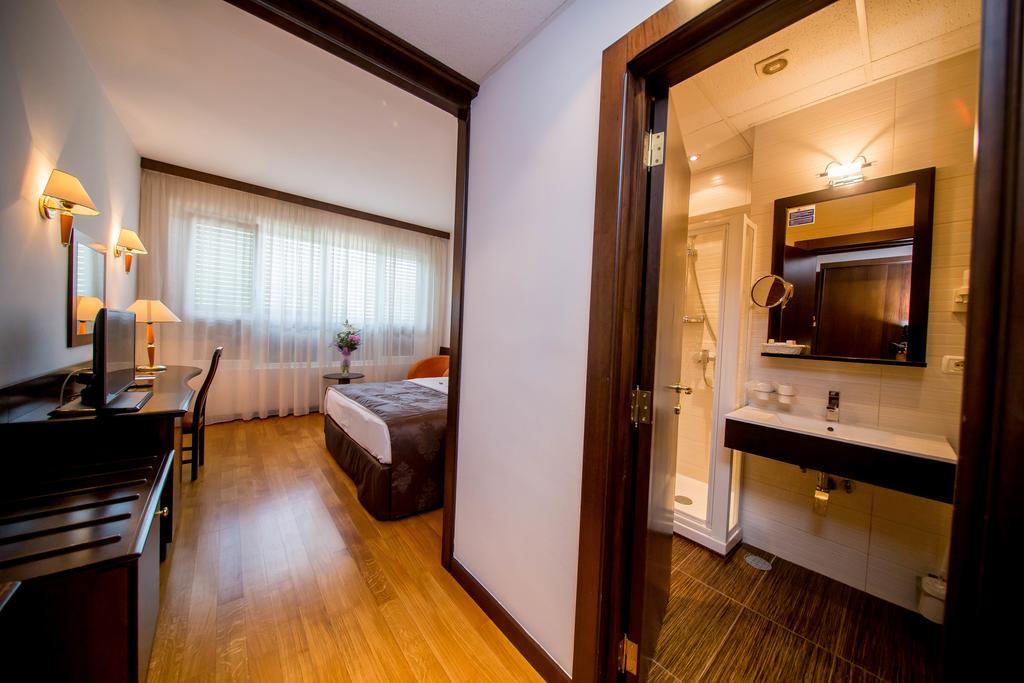 Best Western Central Hotel Arad Bagian luar foto