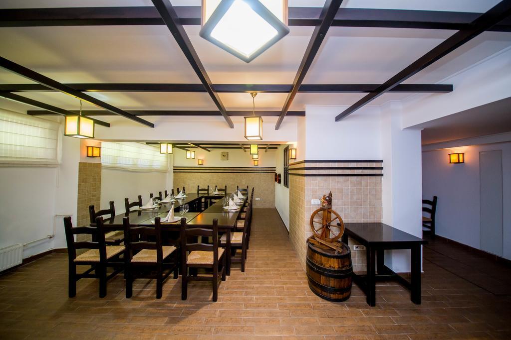 Best Western Central Hotel Arad Bagian luar foto