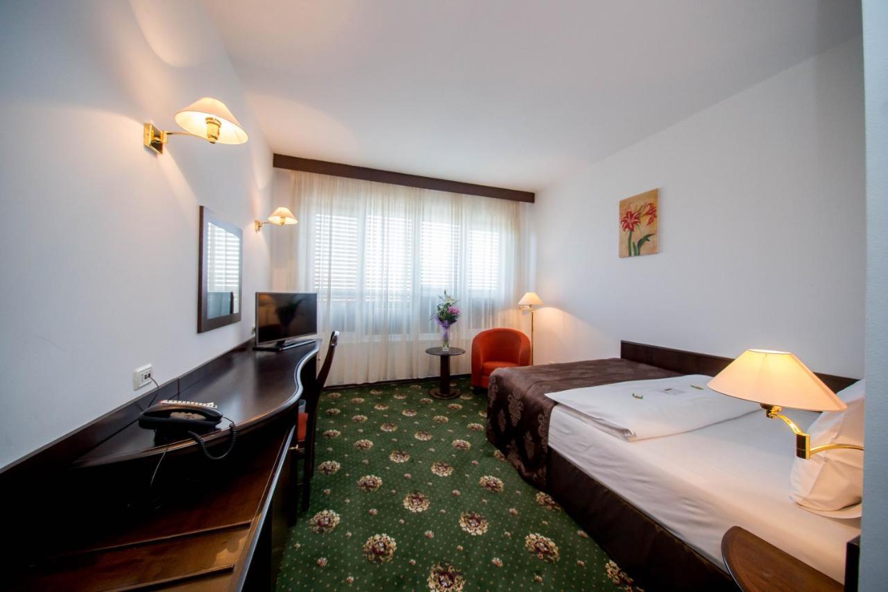 Best Western Central Hotel Arad Bagian luar foto
