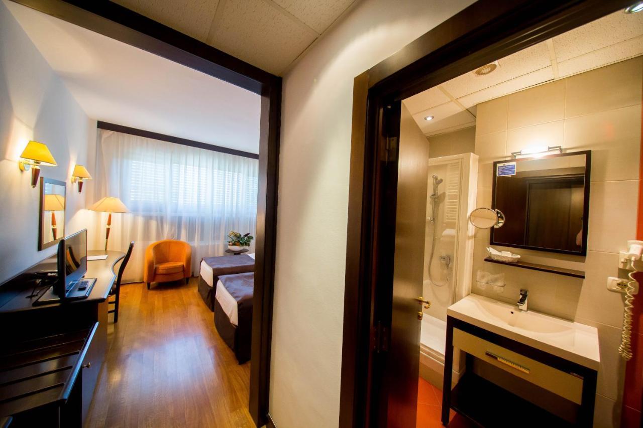 Best Western Central Hotel Arad Bagian luar foto